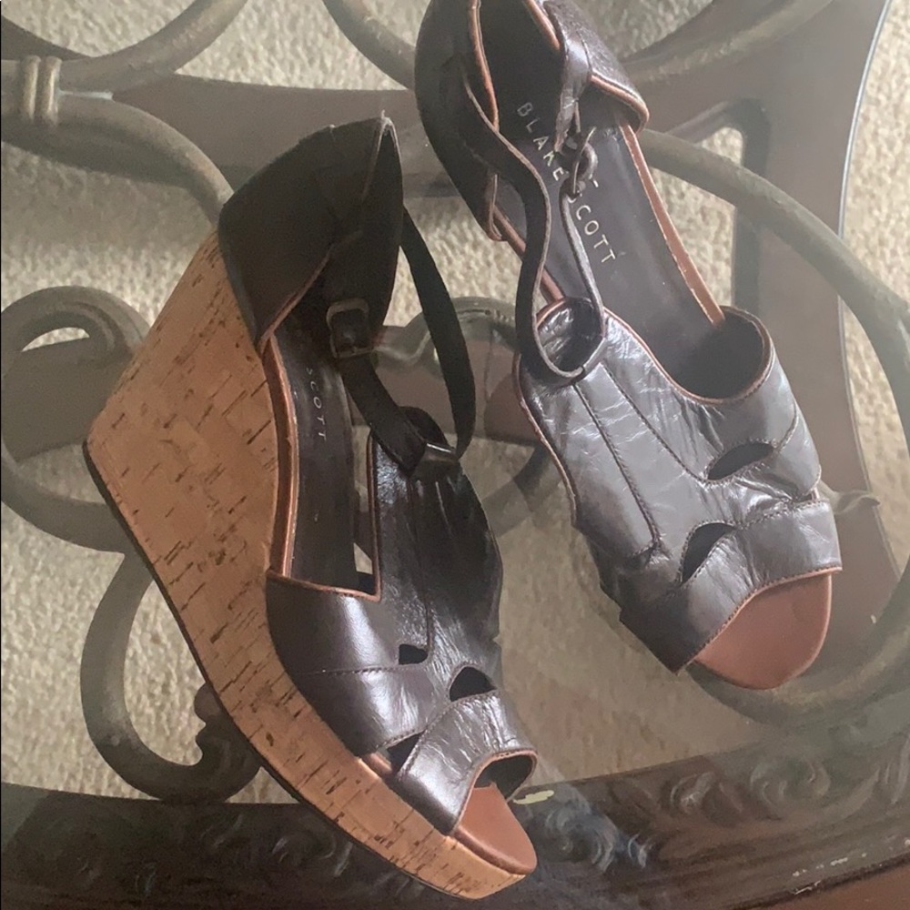 ❄️WINTER SALE PRICE $20❄️ Cute Wedges